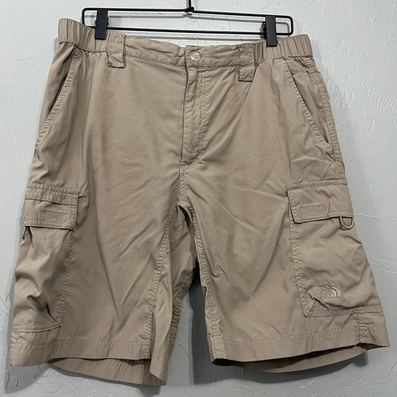 Men’s North Face Tan Hiking Shorts Size large  Cargo Utility nylon - Picture 1 of 13